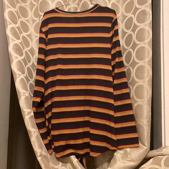 Top - Picture 4 of 5